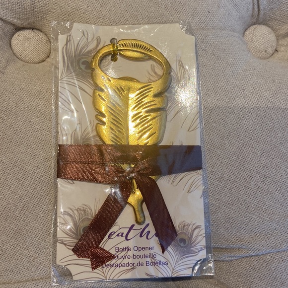 🔥SOLD🔥 Vintage Gold Feather Bottle Opener - Picture 2 of 5